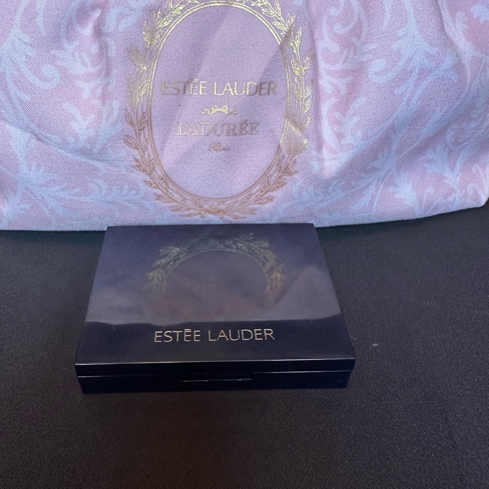 Estee Lauder Blush Pink Cosmetic Bag & Eyeshadow Palette Gift Set - Picture 3 of 6